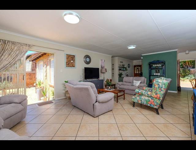 3 BEDROOM TOWNHOUSE FOR SALE IN AMOROSA